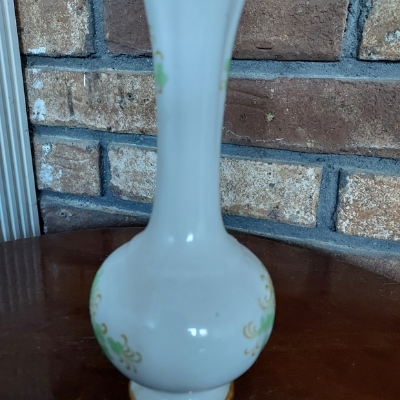 Royal Tara Irish Bone China Bud Vase Shamrocks Gold Trim Ireland 6.5 Inches - Picture 3 of 8